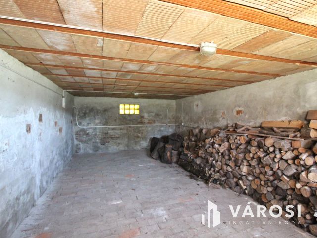 Kastélyjellegű birtok panorámával és saját vízparttal