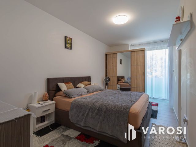 Modern lakás okos megoldásokkal és nagy erkéllyel!