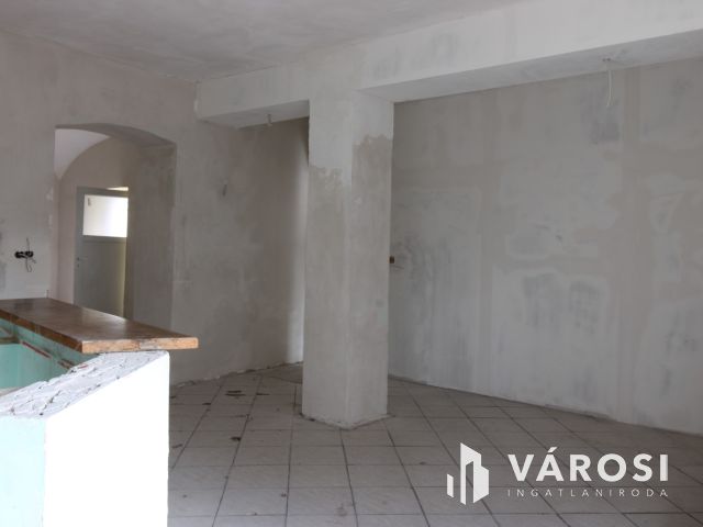 Veszprém közeli ingatlanra cserélhető!