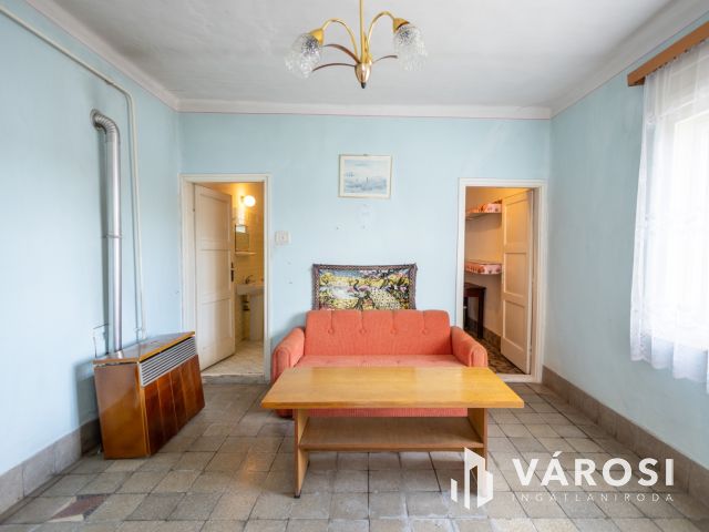 Jó állapotú vályogház Kisteleken eladó