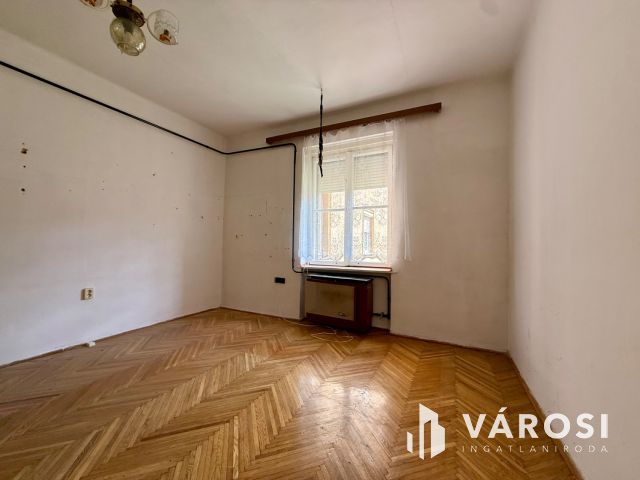 Salgó út elején 2 szobás, erkélyes lakás eladó!