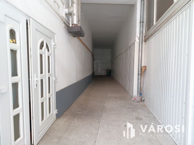 Családi otthon, vállalkozás egy helyen a belváros szívében!