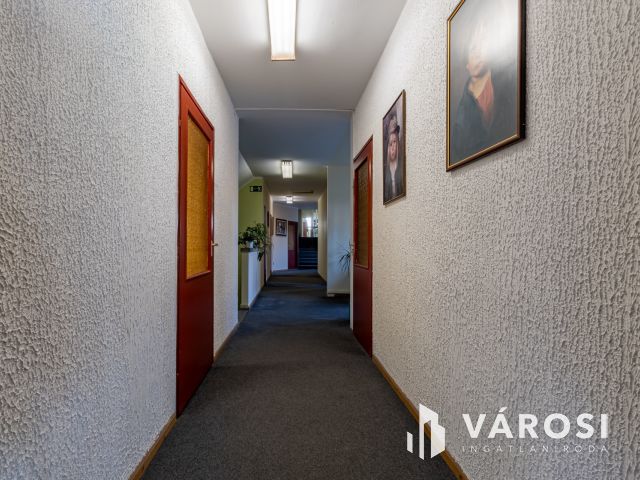 Kiadó irodaépület a Soroksári úton