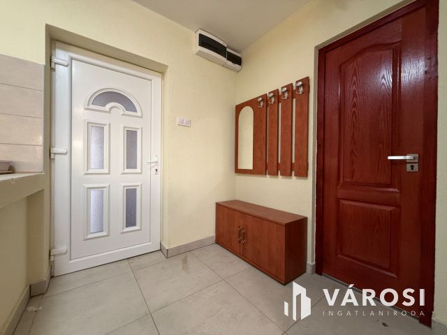 Lidl, Stop Shop közelében felújított családi ház eladó!
